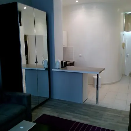 Apartment Studio Feutrier1